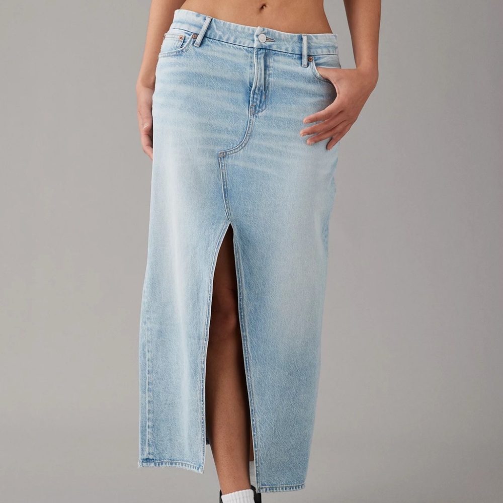 AE Low-Rise Curvy Denim Maxi Skirt
